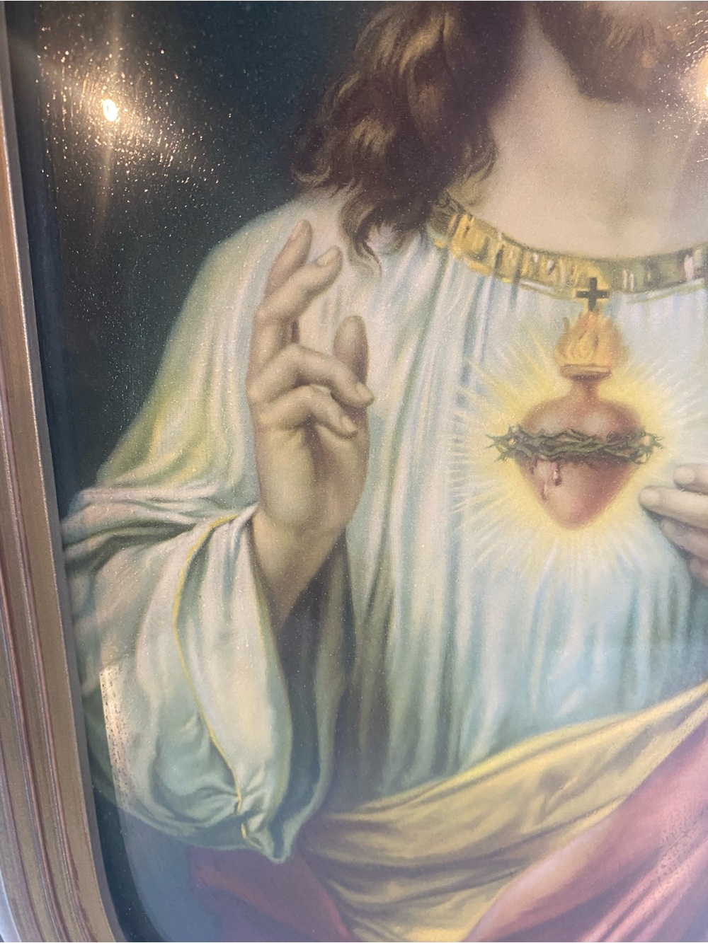 Vintage Lithograph Of The Sacred Heart Of Jesus Oval Frame Gesso Detail 12”x18” - Picture 4 of 16
